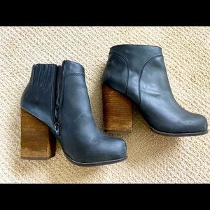 Sz 7.5 Jeffrey Campbell Booties
